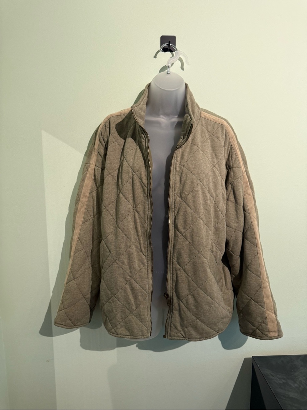 Oversized Quilted Lightweight Jacket in Olive size small army green
